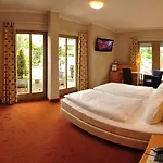 Amalienburg - Boutique & Boarding 3* München